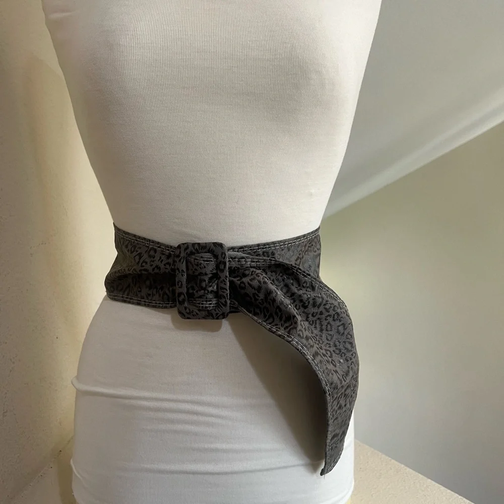 Unbranded Women’s‎ Y2K Gray Black Animal Print Soft Leather Waist Belt Medium